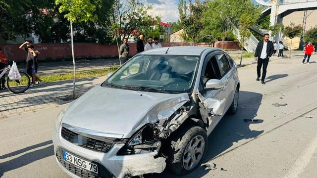 Patnos’ta kaza yapan sürücü aracını bırakıp kaçtı