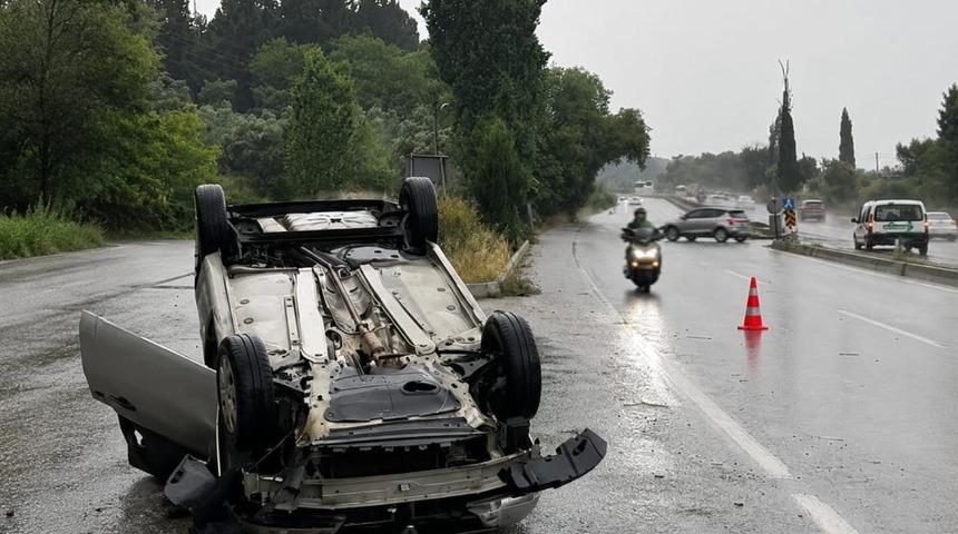 Kuşadası yolu &uuml;zerinde polis memurunun kullandığı otomobil takla attı