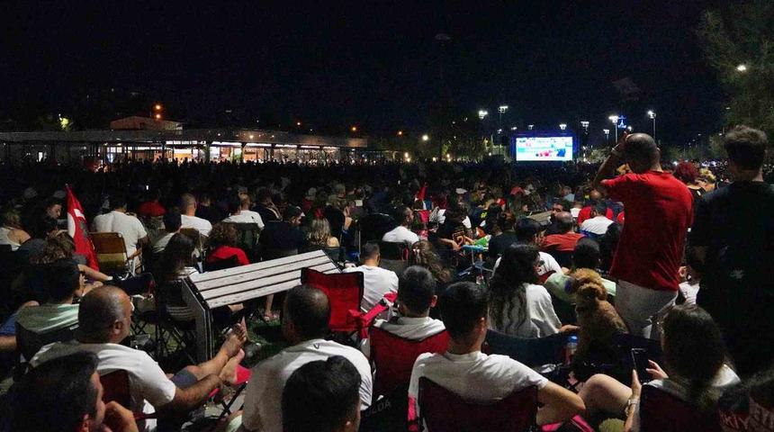 İzmir&rsquo;de D&uuml;nya Kupası heyecanı dev ekranlarda yaşanacak
