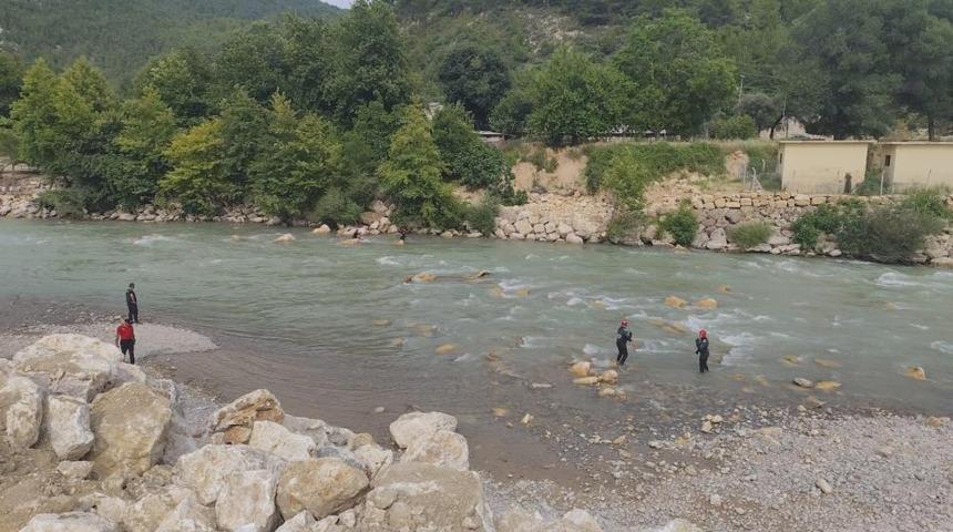 Antalya'da &ccedil;ayda kaybolan genci arama &ccedil;alışmalarına yarın devam edilecek