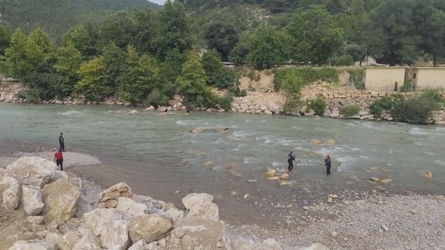 Antalya'da çayda kaybolan genci arama çalışmalarına yarın devam edilecek