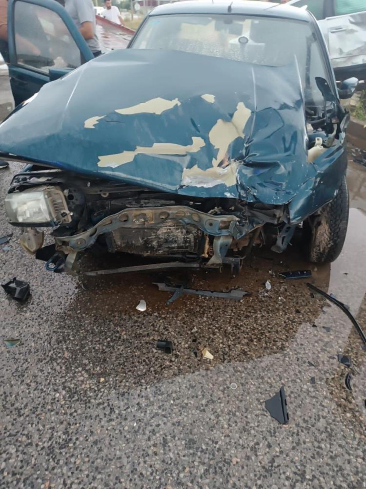 Eskişehir-Afyonkarahisar yolunda feci kaza: 2 si ağır 4 yaralı 2