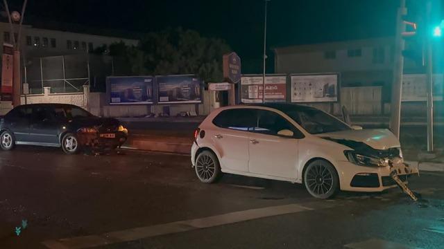 Elazığ'da zincirleme trafik kazası: 3 yaralı