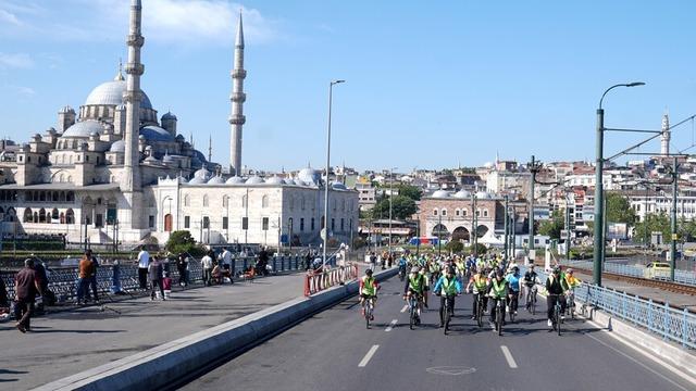 İstanbullular dikkat: 3 ilçede bu yollar trafiğe kapatılacak