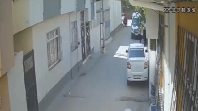 Adana&rsquo;da kadın hırsızlar girdikleri evden pirin&ccedil;, bulgur, makarna ve elektrikli ocak &ccedil;aldı 1