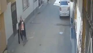 Adana&rsquo;da kadın hırsızlar girdikleri evden pirin&ccedil;, bulgur, makarna ve elektrikli ocak &ccedil;aldı