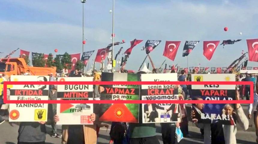 Kud&uuml;s mitinginde ilgin&ccedil; pankart! Kimse fark etmedi