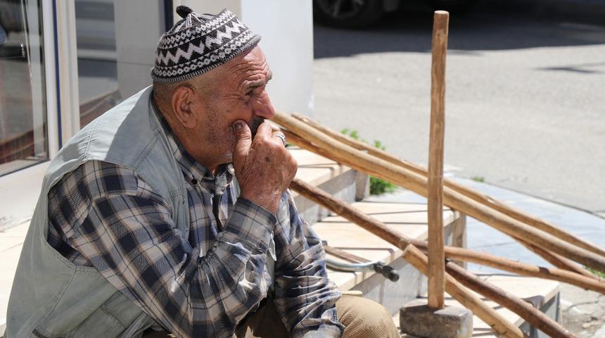 Kaldırımda satışa &ccedil;ıkardı, iş insanı satın aldı