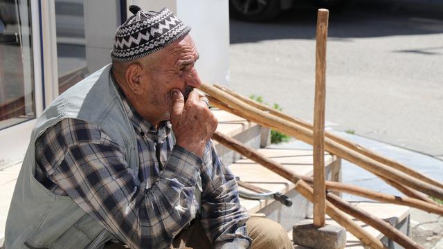 Kaldırımda satışa çıkardı, iş insanı satın aldı