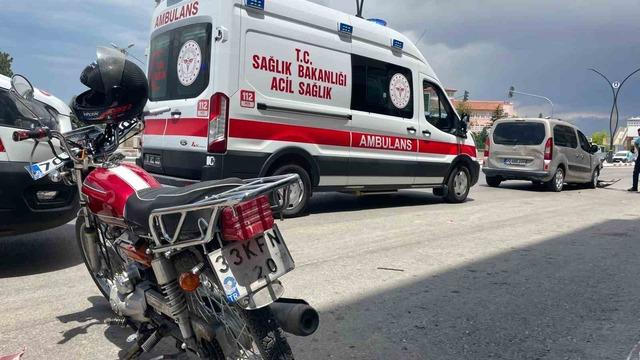 Motosikletteki 2 kişinin ölümden döndüğü kaza kamerada 4