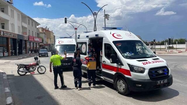 Motosikletteki 2 kişinin ölümden döndüğü kaza kamerada 2