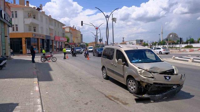 Motosikletteki 2 kişinin ölümden döndüğü kaza kamerada 1