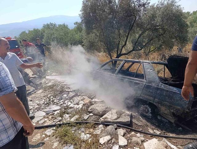 Canını hi&ccedil;e sayıp yanan aracın direksiyonuna ge&ccedil;ti: Tehlike ucuz atlatıldı 2