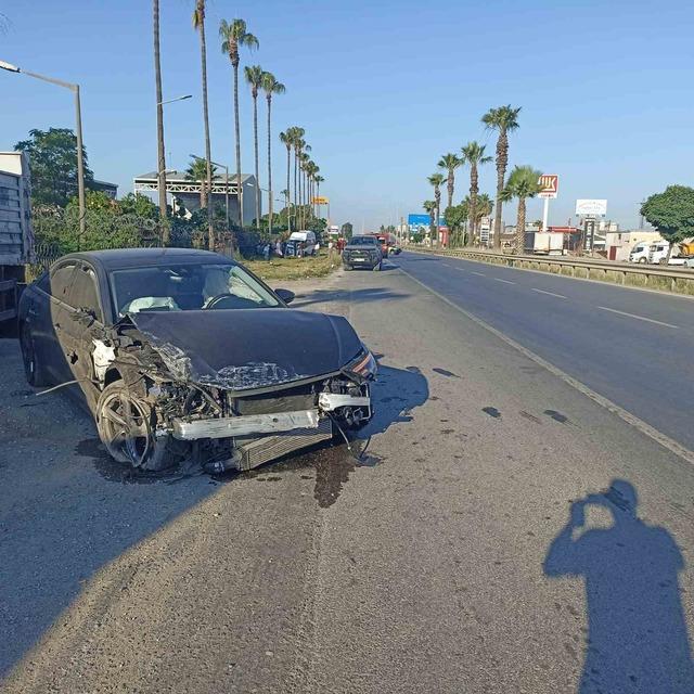Otomobil araçlara çarptı 1 kişi öldü 1