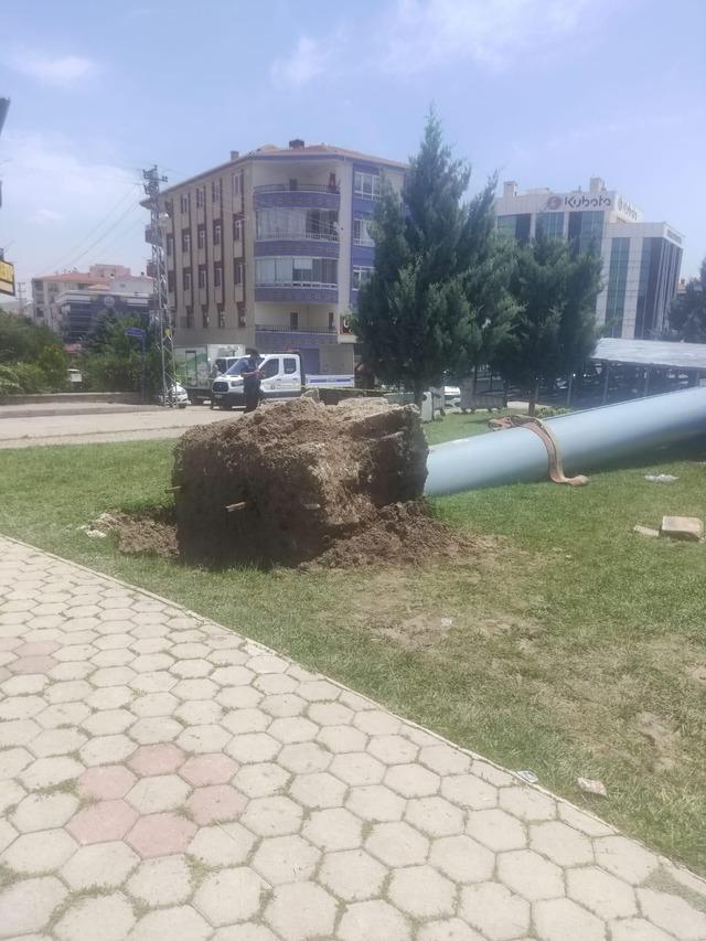 Reklam panosu üzerine devrilince hayatını kaybetmişti! 8 belediye görevlisi hakkında harekete geçildi 4