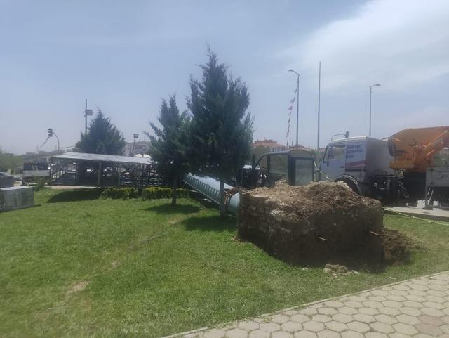 Reklam panosu üzerine devrilince hayatını kaybetmişti! 8 belediye görevlisi hakkında harekete geçildi 3