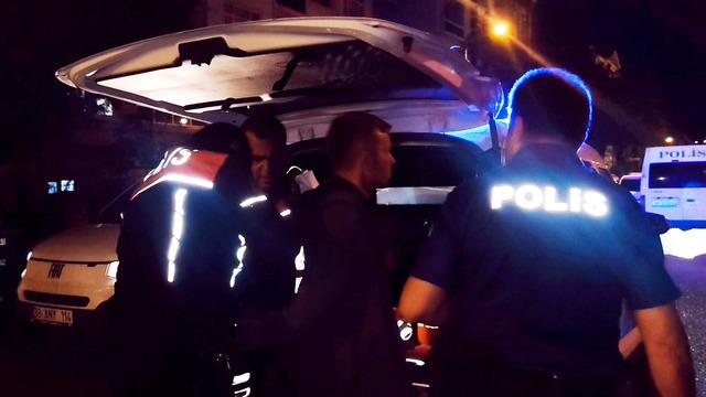 Kızını kaçıran gencin kulağını kopardı: Babadan falçatalı dehşet!