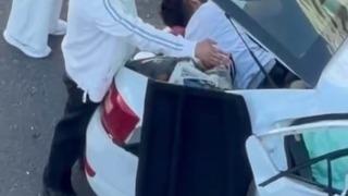 Diyarbakır’da kazada yaralılar otomobilin içinde sıkıştı
