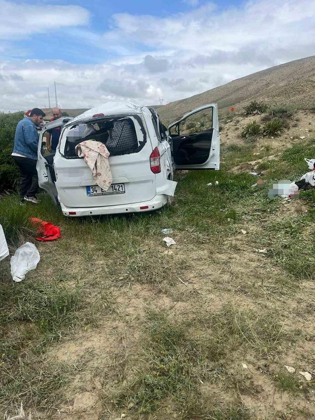 Sivas’ta takla atan otomobilde 5 kişi yaralandı 1