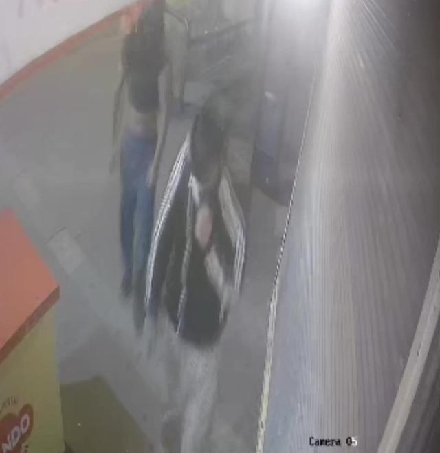 İçecek hırsızlığı güvenlik kamerasında 2