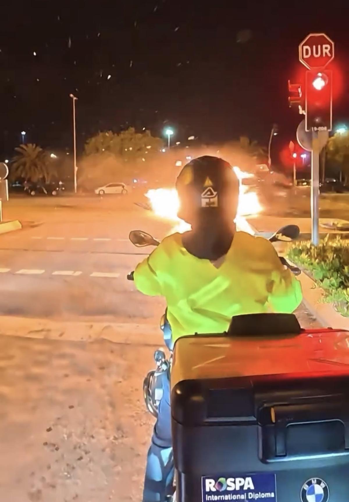 Maltepe de feci kaza! &Ccedil;arpışma sonrası otomobile alev aldı 2