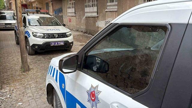 Mahalle sakinleri kokudan ş&uuml;phelendi, yalnız yaşayan adam evinde &ouml;l&uuml; bulundu 1