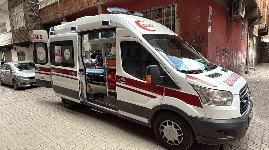 Mahalle sakinleri kokudan ş&uuml;phelendi, yalnız yaşayan adam evinde &ouml;l&uuml; bulundu