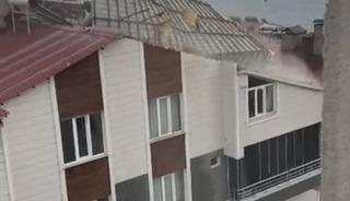 Ahlat&rsquo;ta fırtına &ccedil;atıları u&ccedil;urdu