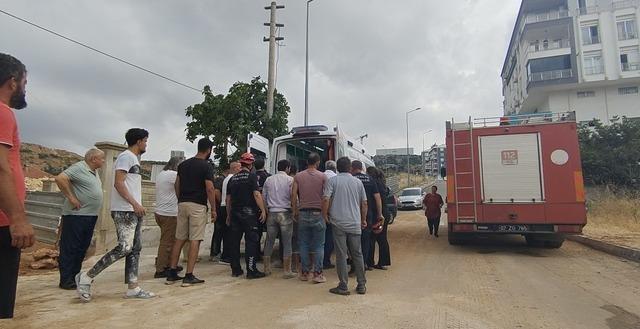 Asans&ouml;r boşluğuna d&uuml;şen m&uuml;teahhit yaralandı 1