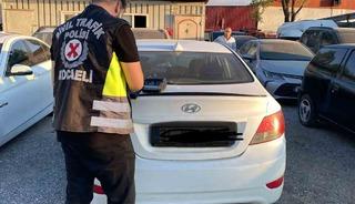 Kocaeli&rsquo;de korsan taksi s&uuml;r&uuml;c&uuml;s&uuml; ve yolcuya ceza