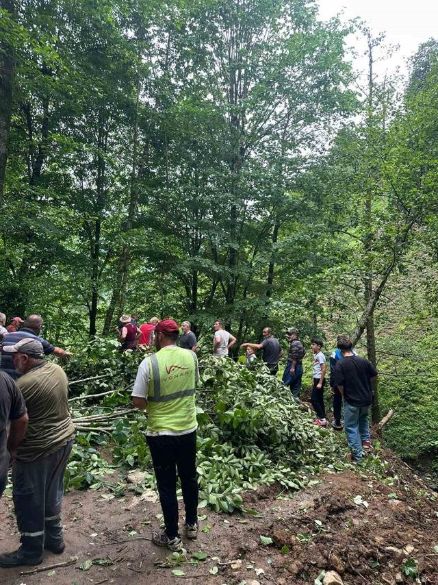 U&ccedil;uruma yuvarlanan kamyonetteki karı koca hayatını kaybetti 1