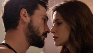 Aşk iddiası g&uuml;ndem oldu! G&ouml;r&uuml;nt&uuml;ler hızla yayıldı