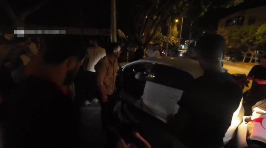 Antalya&rsquo;da otomobiller kavşakta &ccedil;arpıştı: 2 yaralı