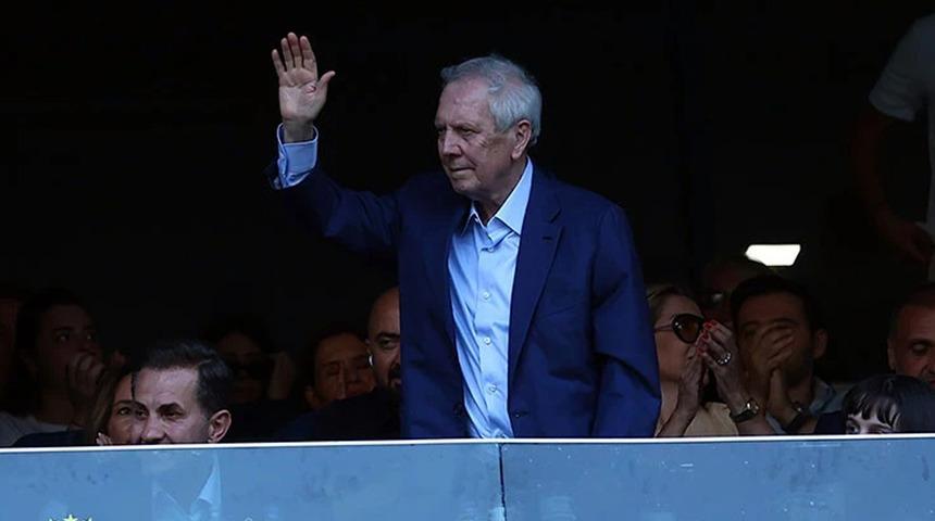 Aziz Yıldırım, Fenerbah&ccedil;e'den ayrılacak oyuncuların listesini belirledi!