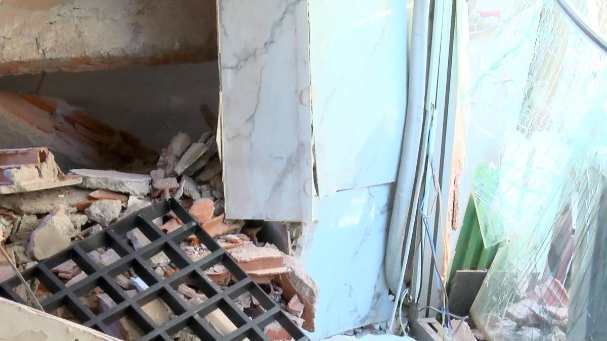 Yer: G&uuml;ng&ouml;ren! Yıkım sırasında &ccedil;&ouml;kt&uuml;, 2 apartman tahliye edildi 3