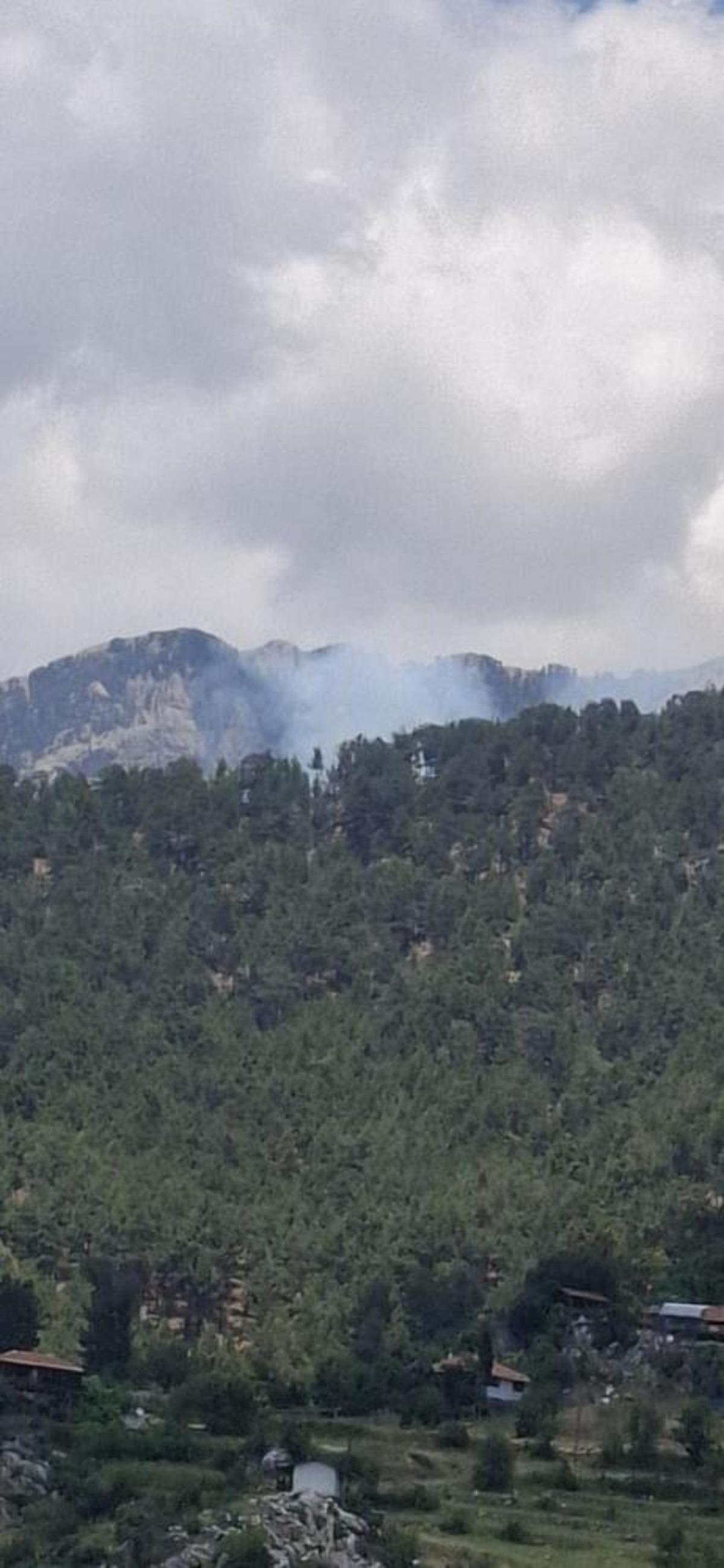 Antalya da yıldırımın neden olduğu orman yangını kontrol altına alındı 2