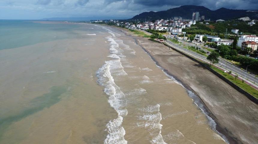 Ordu'da sağanak sonrası Karadeniz'in rengi değişti