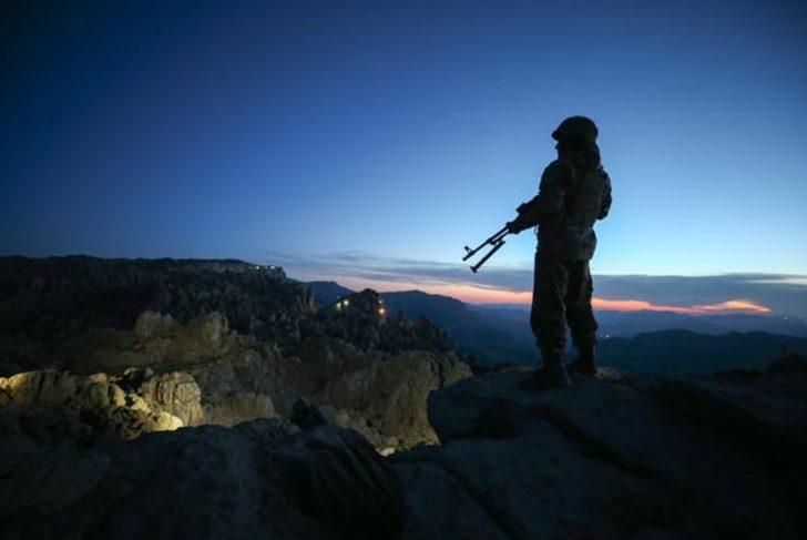 TSK Balkaya Dağları'nda teröristlere nefes aldırmıyor  G5