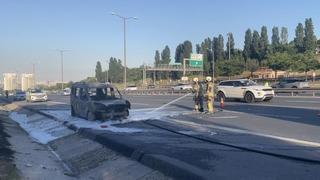 Esenyurt TEM Otoyolu'nda alev topuna dönen araçta şans eseri can kaybı olmadı