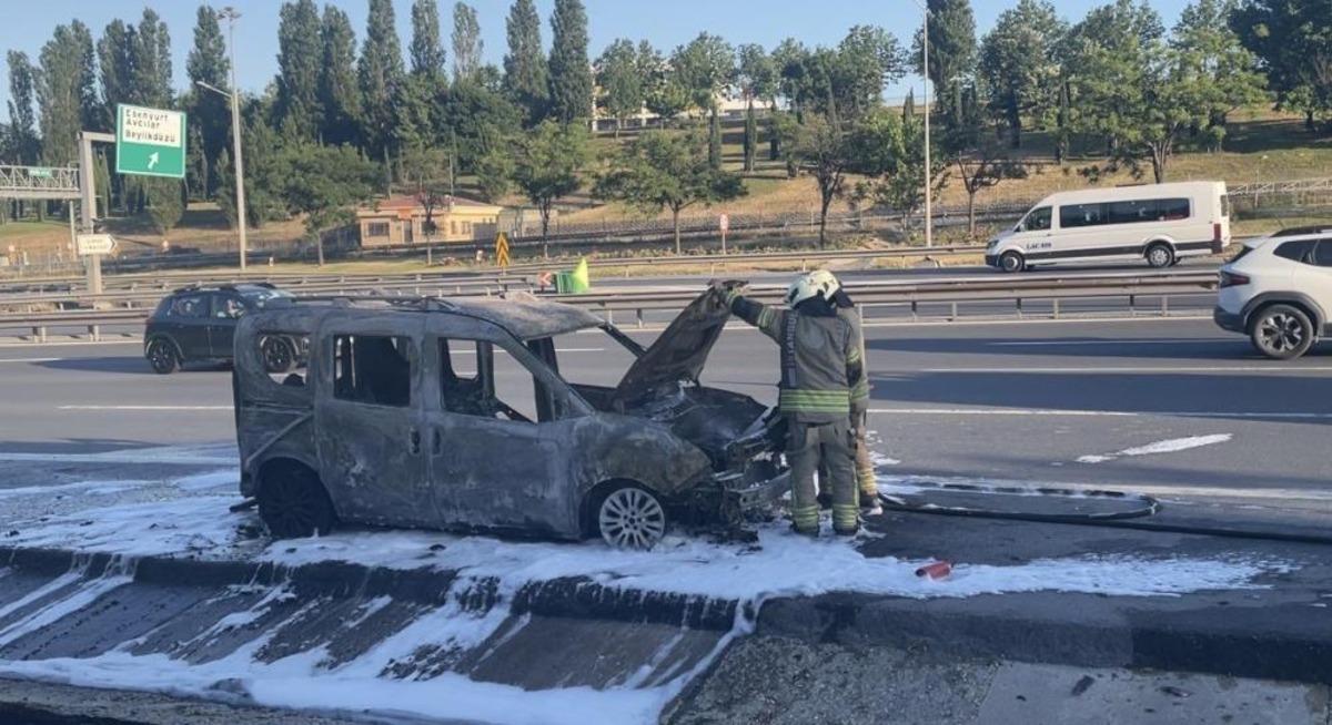 Esenyurt TEM Otoyolu nda alev topuna d&ouml;nen ara&ccedil;ta şans eseri can kaybı olmadı 1