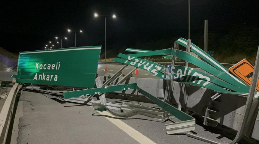Kuzey Marmara Otoyolu&rsquo;nda kamyonun a&ccedil;ılan damperi tabelaya &ccedil;arptı: Kapanan yol trafiğe a&ccedil;ıldı