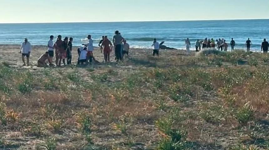 Kocaali sahilinde baba ve kızı boğulma tehlikesi ge&ccedil;irdi