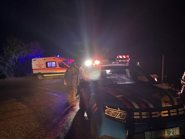 Bing&ouml;l de dere yatağına devrilen otomobildeki 1 kişi &ouml;ld&uuml;, 1 kişi yaralandı 1