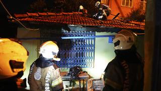 Gaziosmanpaşa'da 3 gecekondu yandı