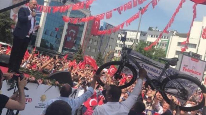Muharrem İnce'ye Samsun mitinginde sürpriz hediye 