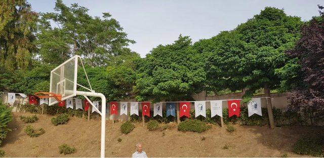 Başkan Selvitopu'dan bayrakların kaldırılmasına tepki