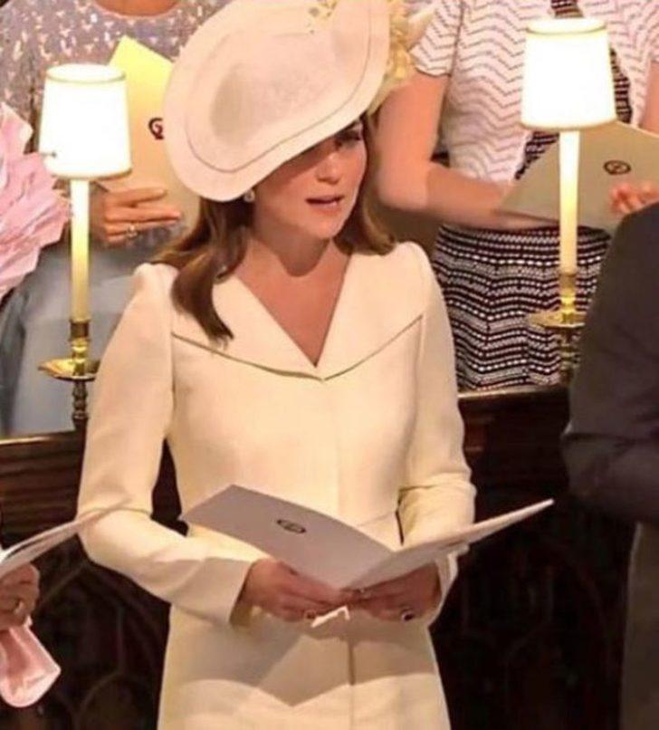 Kate Middleton düğüne eski elbisesiyle gitti  G5