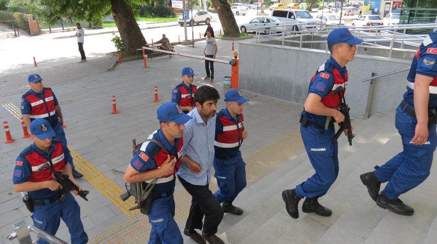 Bursa'da gece yarısı kendi ailesini katletmişti! Zanlının sözleri kan dondurdu!