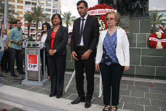 İzmir'de CHP'lilerden 'İzmir Marşı' ile kutlama