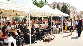 CHP'li başkandan, AK Parti ilçe başkanının ödül vermesine tepki! Alanı terk etti!
